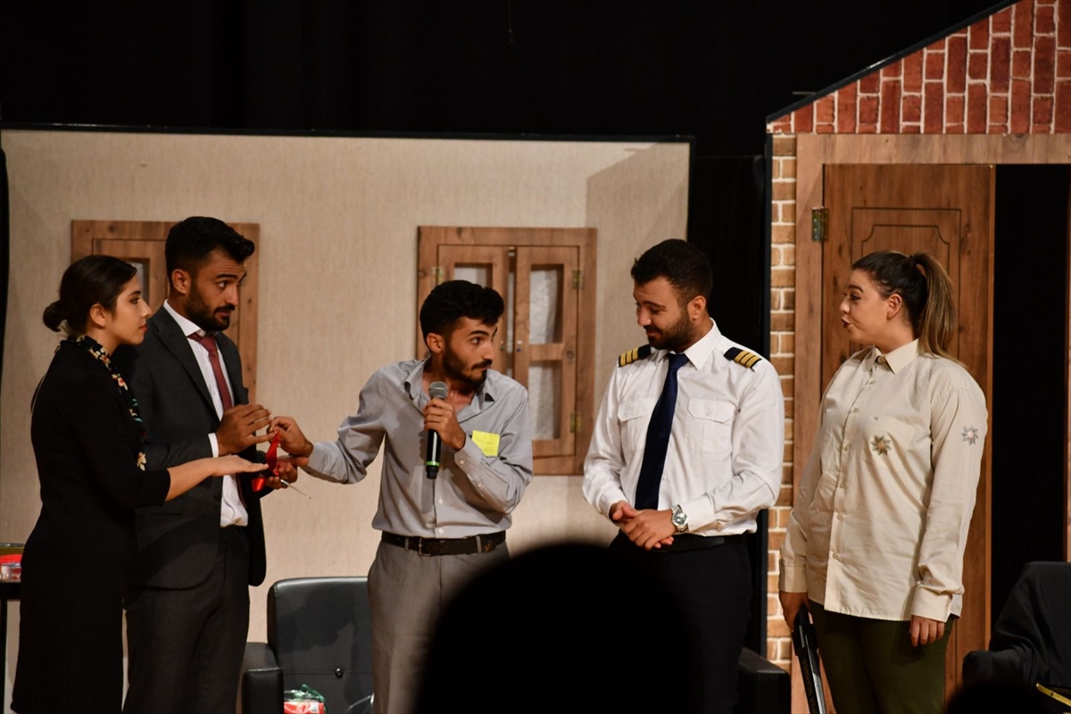 Gaziantep'te genç tiyatrocular ağaçlandırma seferberliği için perdelerini açtı