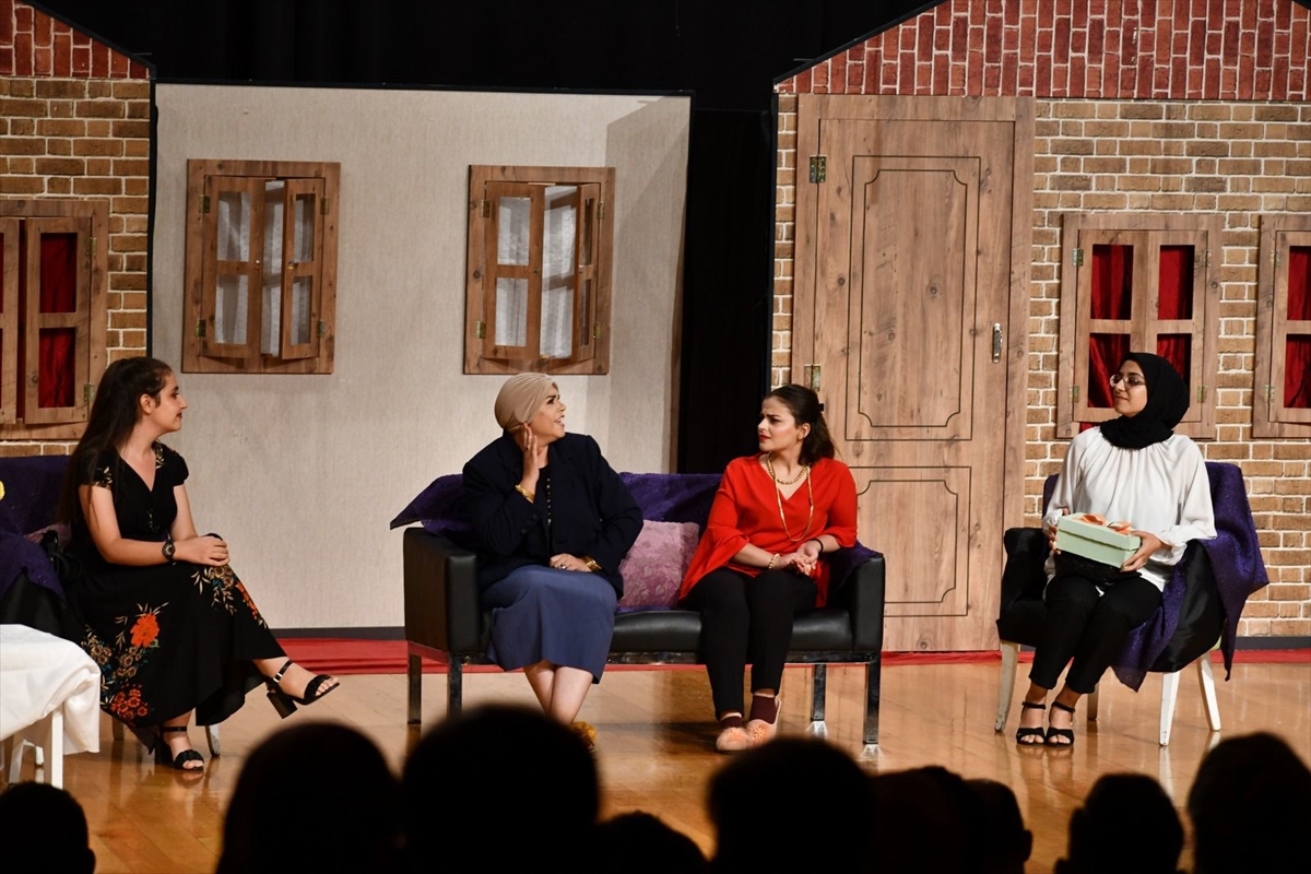 Gaziantep'te genç tiyatrocular ağaçlandırma seferberliği için perdelerini açtı