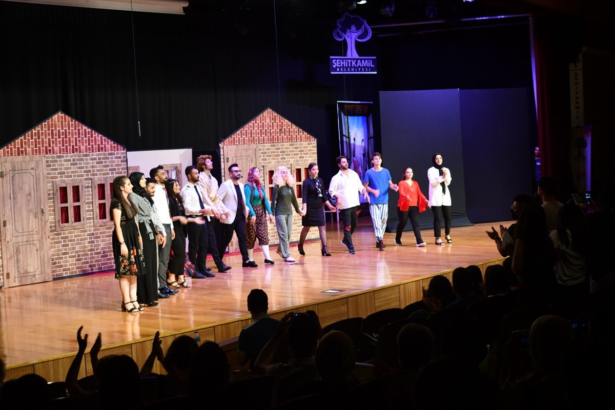 Gaziantep'te genç tiyatrocular ağaçlandırma seferberliği için perdelerini açtı