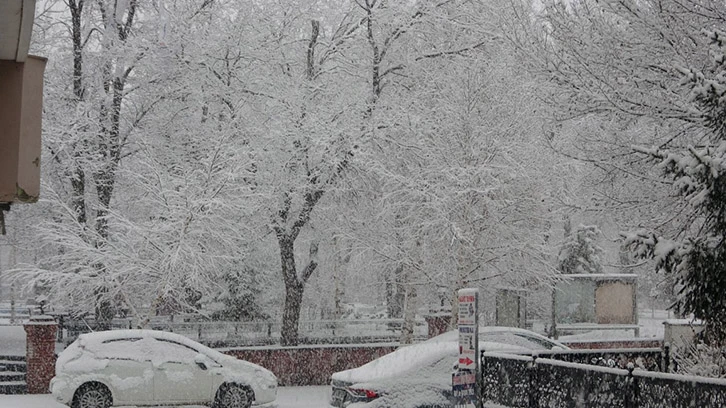 Birçok ilde kar yağışı başladı. Yurttan kar manzaraları