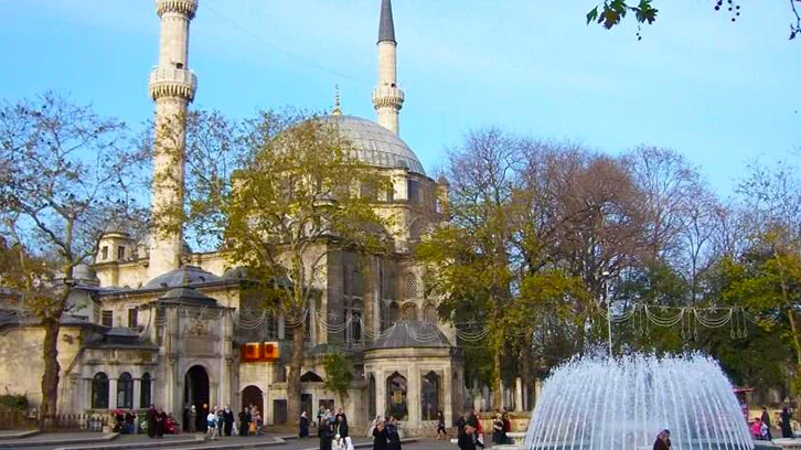 Eyüp Sultan Camii İstanbul’un güzide ibadet adresi