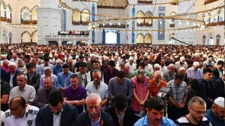 Üç aylar ne zaman başlayacak? Regaip kandili ne zaman? İşte 2022 Dini Günler Takvimi