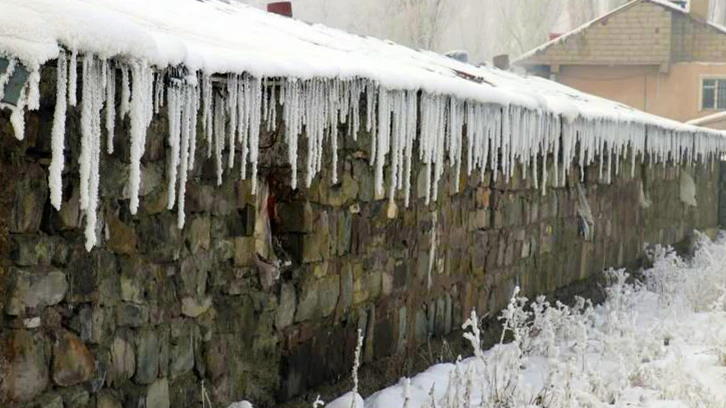 Türkiye'nin buz tutan illeri! -26 dereceyi gördü...