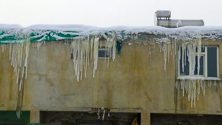 Türkiye'nin buz tutan illeri! -26 dereceyi gördü...