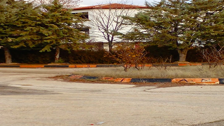 Gaziantepspor Tesisleri, eli balyozlu işçiler tarafından yıkılmaya başladı