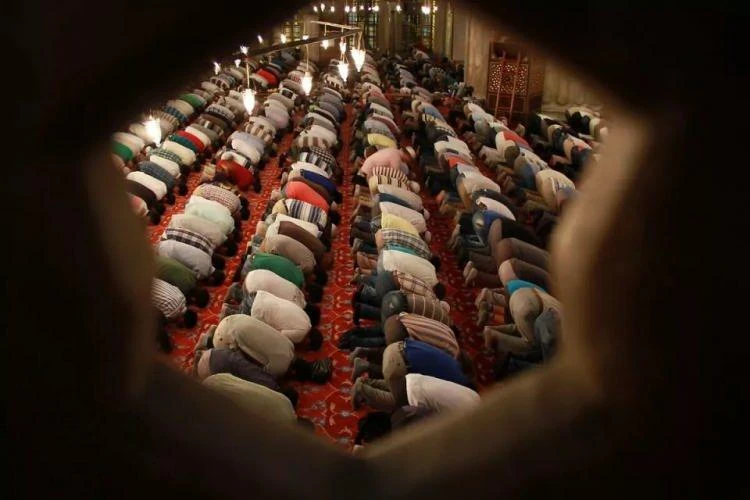 Üç ayların müjdecisi 'Regaib Kandili'nde nasıl ibadet edilmeli? Neler yapılmalı...