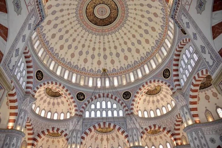 Üç ayların müjdecisi 'Regaib Kandili'nde nasıl ibadet edilmeli? Neler yapılmalı...