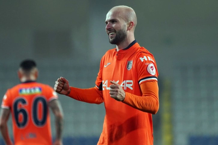 10 kişi kalan Başakşehir avantajı 90+5'te kaptı! Tur kapısını araladılar