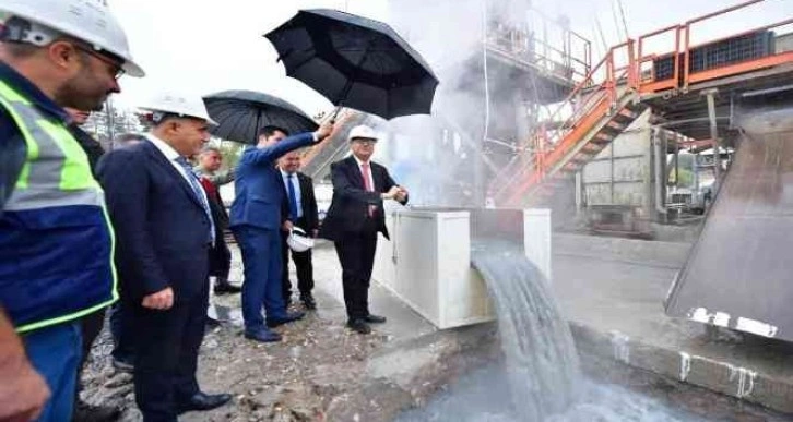 2 bin metre derinlikte jeotermal su kaynağına ulaşıldı