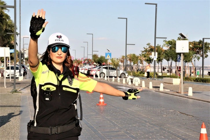 40 kişilik Şahin timinin H&uuml;lya ablası kural tanımaz s&uuml;r&uuml;c&uuml;lere nefes aldırmıyor