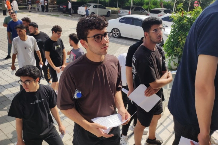 63 saat enkaz altında kalan Gürkan, üniversite sınavına girdi