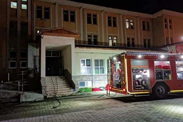 70 öğrencinin kaldığı yurtta yangın çıktı, öğrenciler geceyi okulda geçirdi