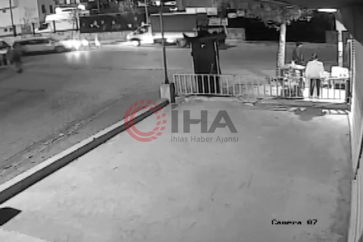 Acemi s&uuml;r&uuml;c&uuml; aileye &ccedil;arptı, o anlar kameraya yansıdı