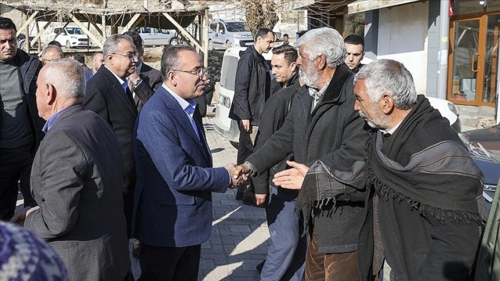 Adalet Bakanı Bozdağ, Diyarbakır'da depremzedeleri ziyaret etti