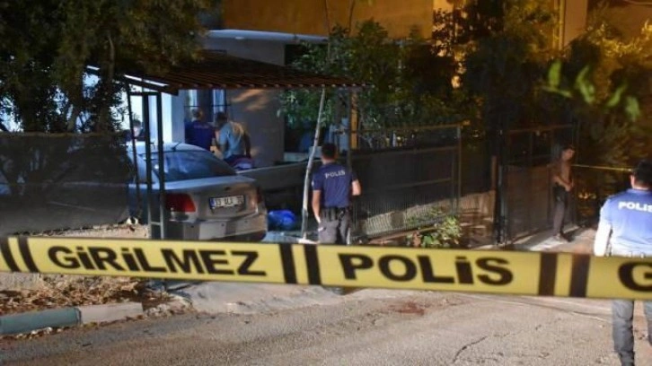 Adana'da kiracı, tartıştığı ev sahibi ile kardeşini silahla yaraladı