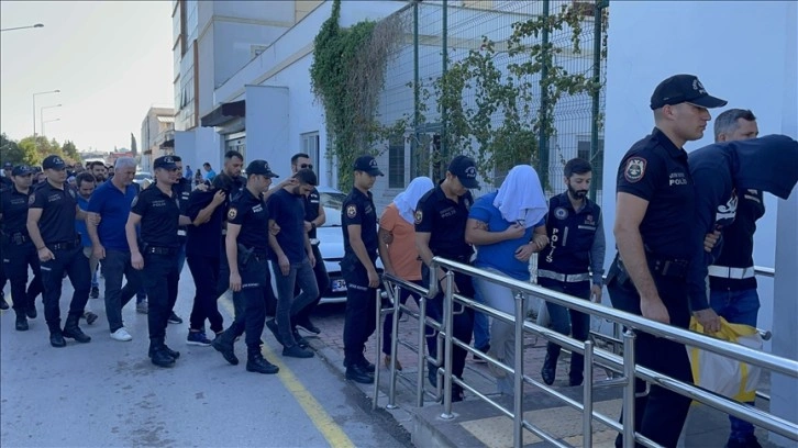 Adana'da, Seyhan ve Çukurova belediyelerindeki usulsüzlüklerle ilgili yakalanan 34 şüpheli adli