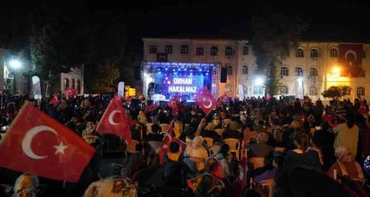 Adıyamanlılar, cumhuriyet coşkusunu Orhan Hakalmaz&rsquo;la yaşadı