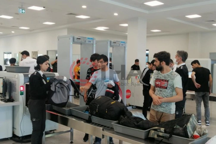 Afgan g&ouml;&ccedil;menler İstanbul Havalimanı'ndan &uuml;lkelerine g&ouml;nderildi