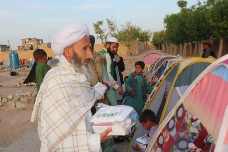 Afganistan'da Çadırlarda Kalan Ailelere İftar İkramı