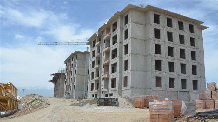 Afşin'de deprem konutları yükseliyor