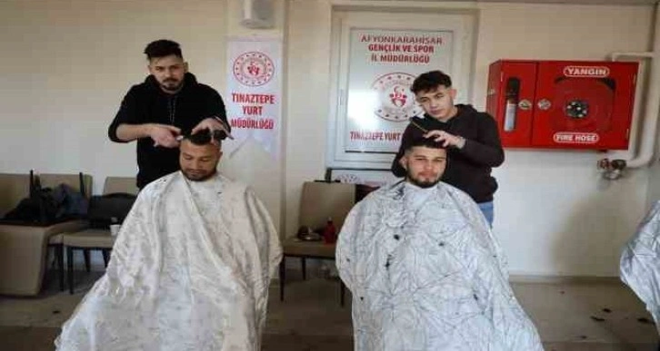 Afyonkarahisar’da depremzedelere ücretsiz tıraş hizmeti