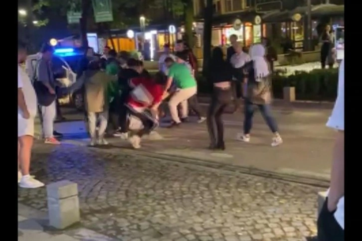 Aksiyon filmlerini aratmayan gece: Kavga ve kaçan aracın kovalanma anları kamerada