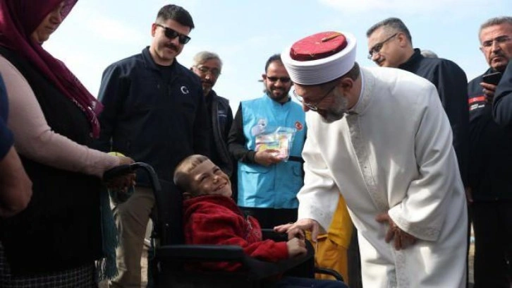 Ali Erbaş, Kahramanmaraş’ta: 1300 tır yardımı deprem bölgesine ulaştırmaya çalıştık