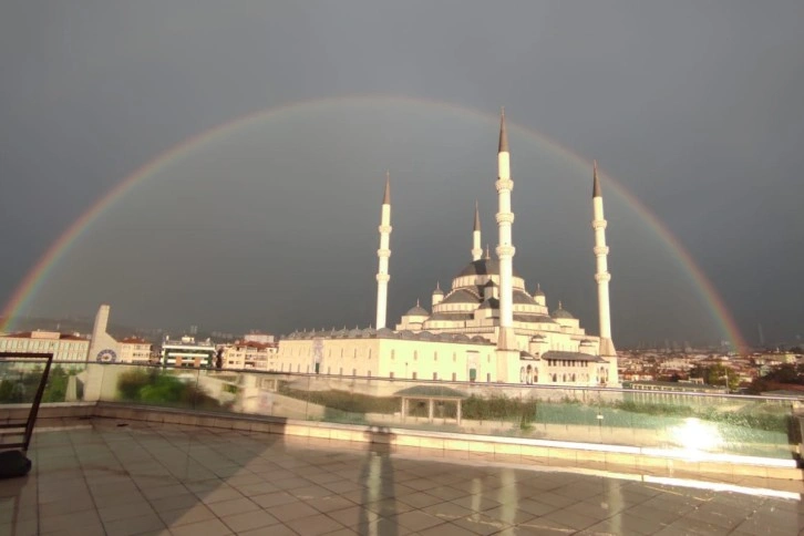 Ankara’da yağmur sonrası kartpostallık gökkuşağı görüntüsü