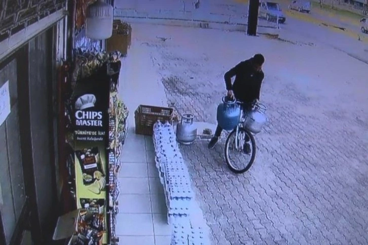 Antalya’da bisikletli mutfak tüpü hırsızı, esnafın korkulu rüyası oldu