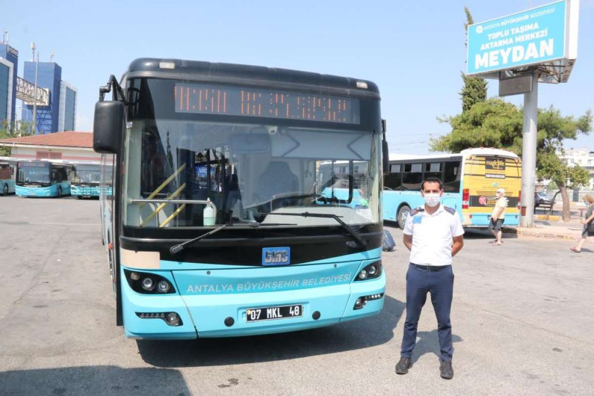 Antalya'da maske takmayan kadının hakaret ve tehditler yağdırdığı otobüs şoförü konuştu