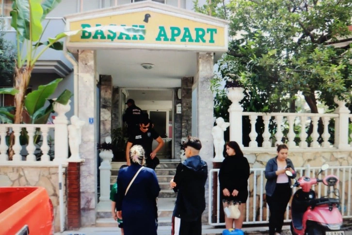 Aparttan çıkmayan kiracısının kapısına kimyasal sıvı döktü, 5 kişi hastanelik oldu