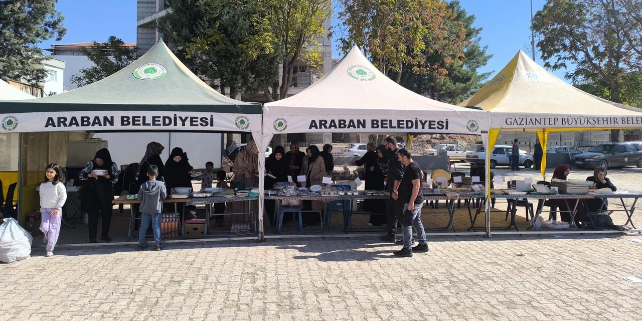Araban'da hayırseverlerden Gazze yararına hayır çarşısı