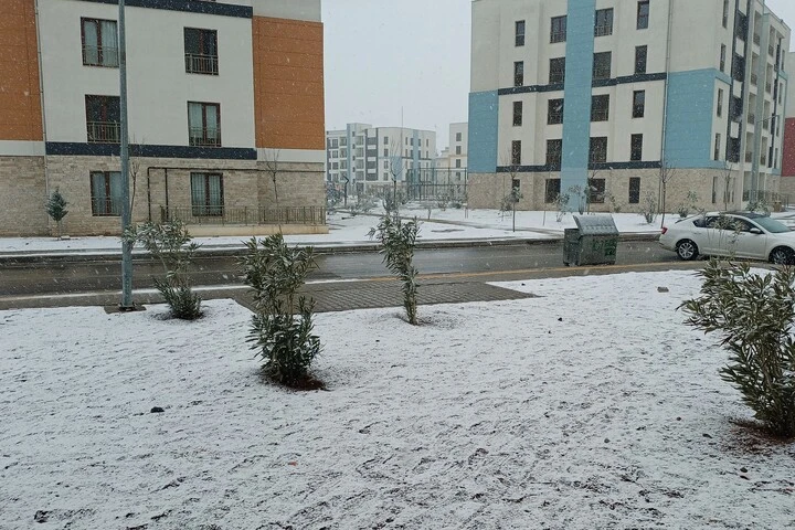 Araban'daki kar yağışı kuraklık korkusunu sonlandırdı, &ccedil;ift&ccedil;inin y&uuml;z&uuml;n&uuml; g&uuml;ld&uuml;rd&uuml;