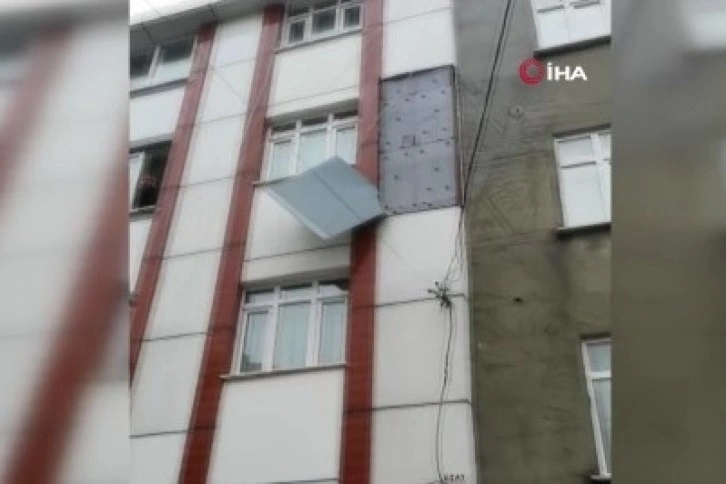 Arnavutköy'den fırtına manzaraları: Sebze standı devrildi, çatı parçaları düştü