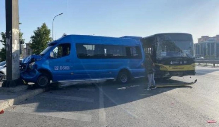 Ataşehir’de İETT otobüsü ve 2 minibüs birbirine girdi: 1 yaralı