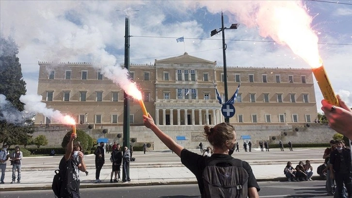 Atina'da performans değerlendirmesini protesto eden öğretmenler greve gitti