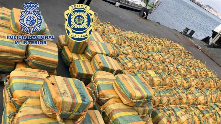 Atlas Okyanusu'nda bir yelkenlide 5 tondan fazla kokain ele geçirildi