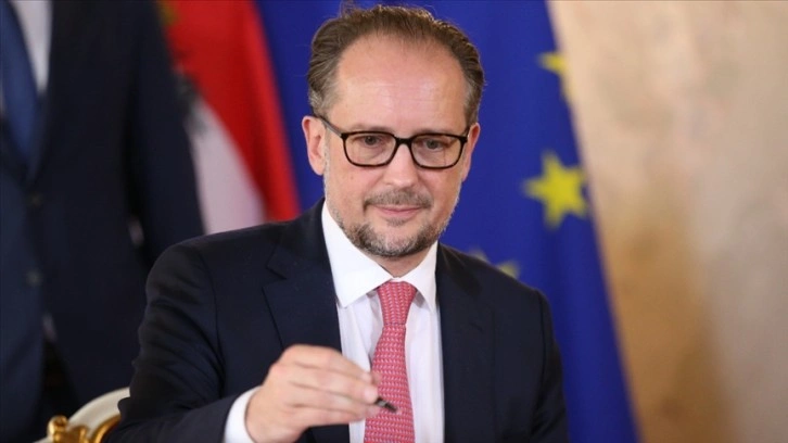 Avusturya'da Kurz'un istifasının ardından yeni Başbakan Schallenberg, göreve başladı