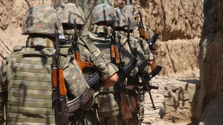 Azerbaycan Savunma Bakanlığından, Karabağ'a giden Ermenistan Savunma Bakanı'na uyarı