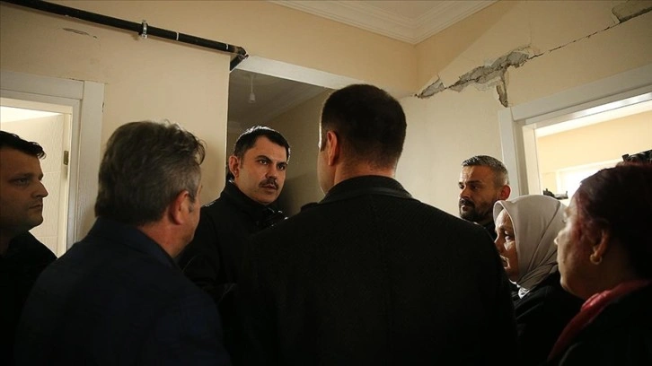 Bakan Kurum Düzce'de hasarlı evlerde incelemelerde bulundu