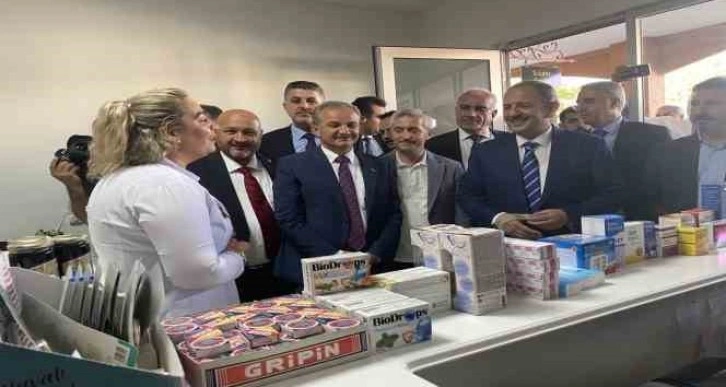 Bakan Özhaseki konteyner çarşı esnafıyla bir araya geldi