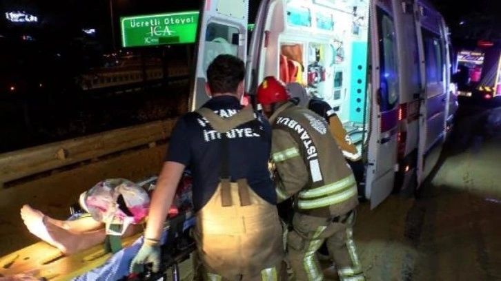 Başakşehir'de hafriyat kamyonu devrildi