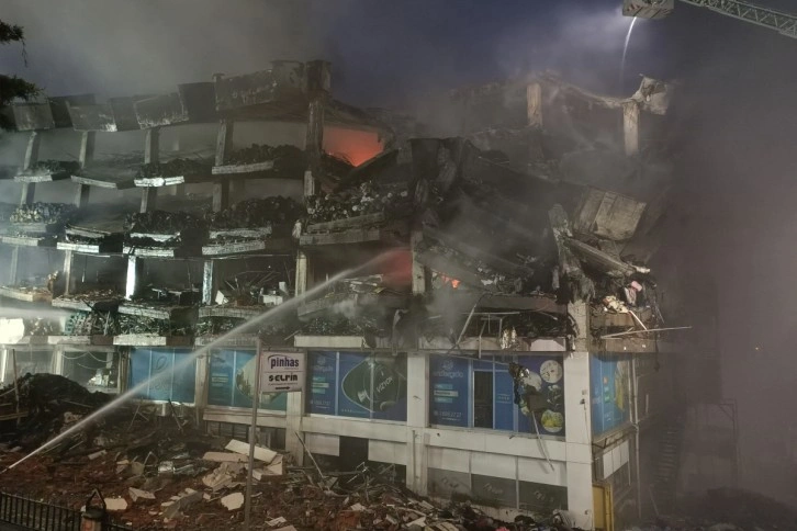Başakşehir'de iş hanı yangını 31 saat sonra kontrol altına alındı