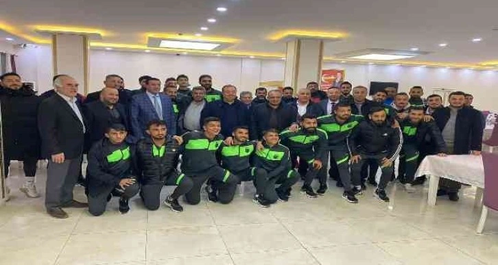 Başkan Ramazan, Kilis Belediyesporlu futbolcu ve yönetimle bir araya geldi