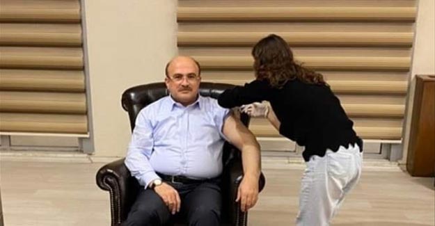 Başkan Sarı Kovid-19 aşısının ilk dozunu yaptırdı
