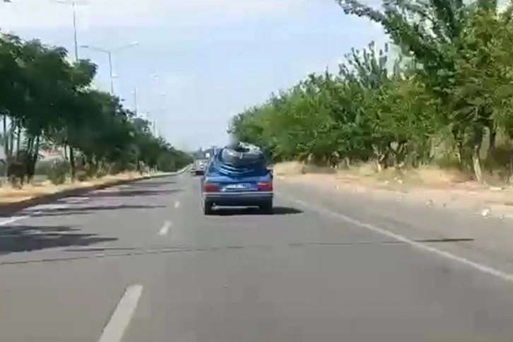 Batman’da boru yüklü otomobille tehlikeli yolculuk