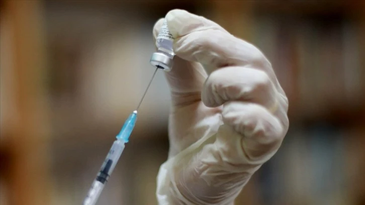 BioNTech yeni uyarlanmış Kovid-19 aşısı geliştirmeye başladı