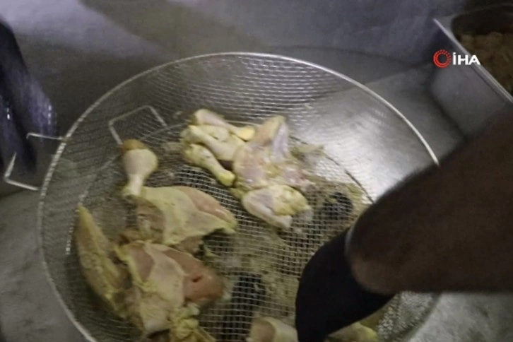 Bozuk etleri çamaşır suyu ile yıkayıp müşterilere yedirdiler