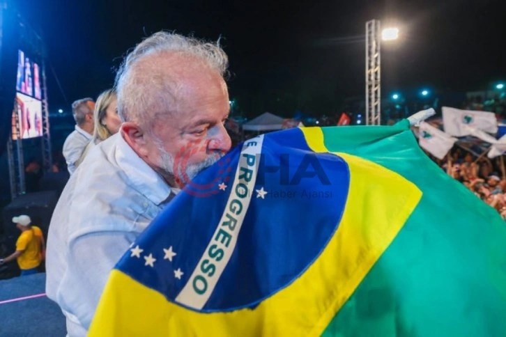 Brezilya’da ilk sonuçlara göre Luiz Inacio Lula da Silva başkanlık seçimlerini kazandı