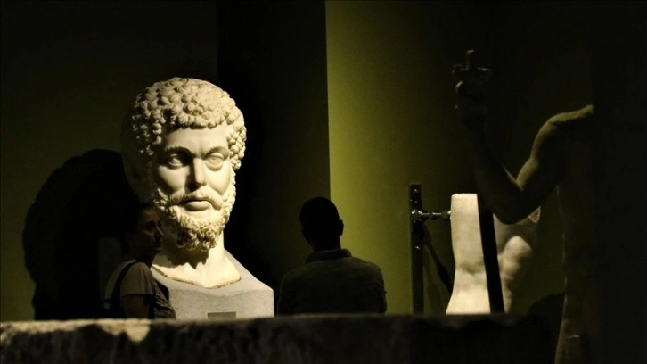 Burdur Müzesi Roma imparatorlarının devasa heykellerine ev sahipliği yapıyor